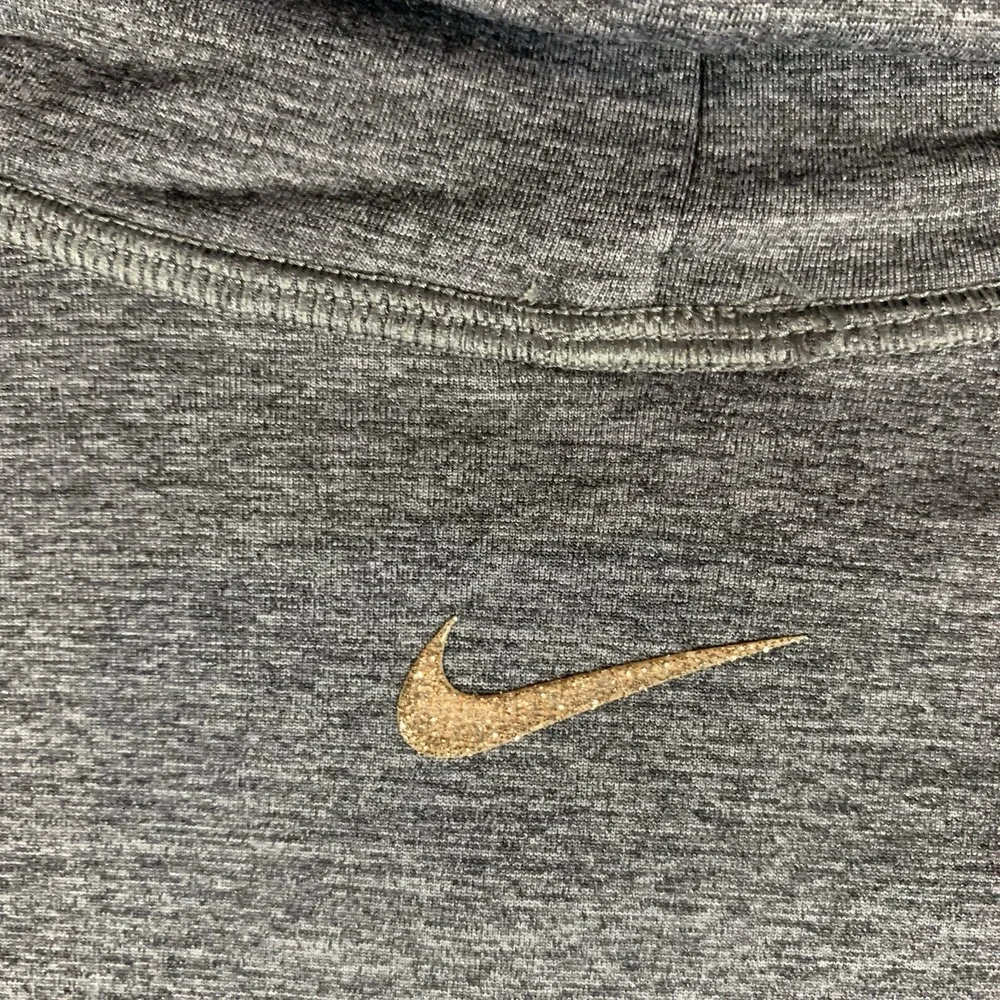 Nike women top